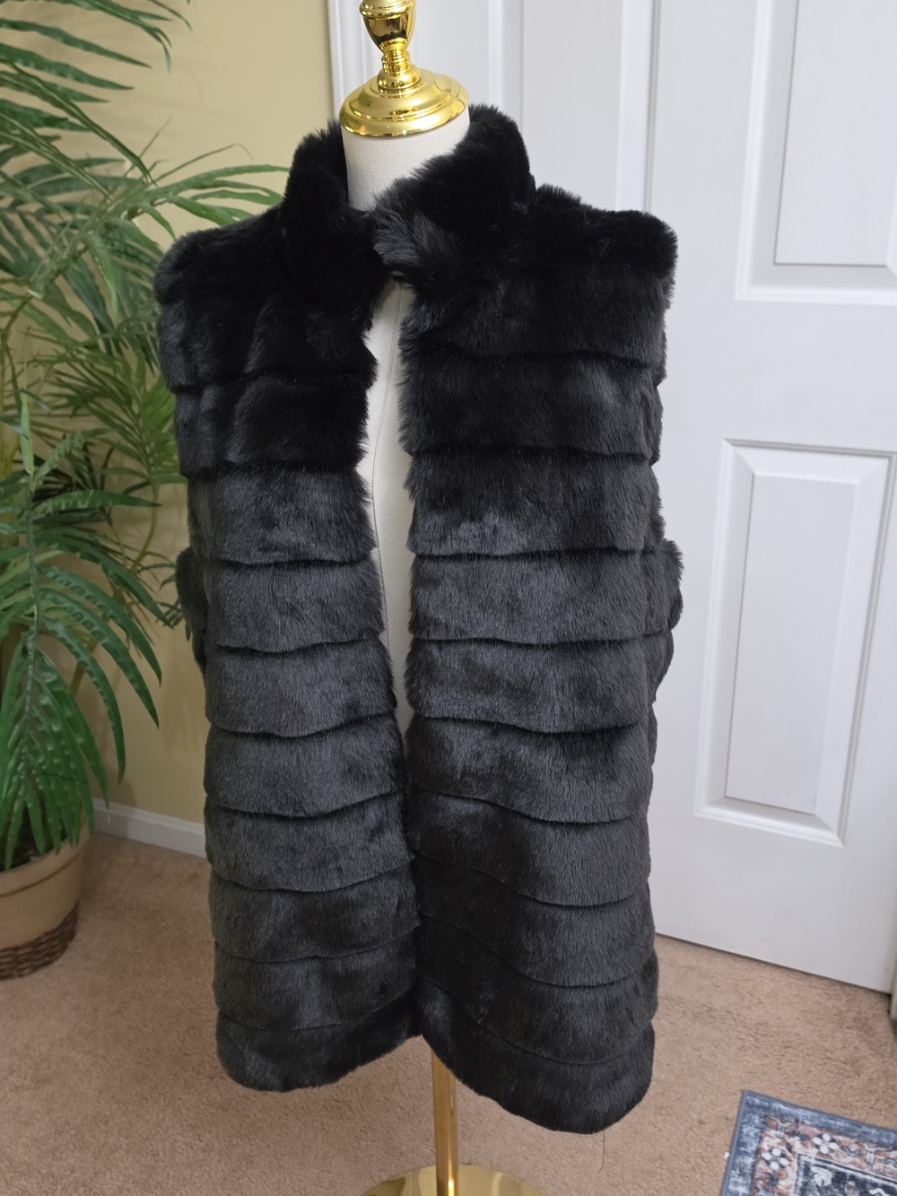 Talbots Faux Fur Vest in Black Size Medium Like New - Picture 1 of 10